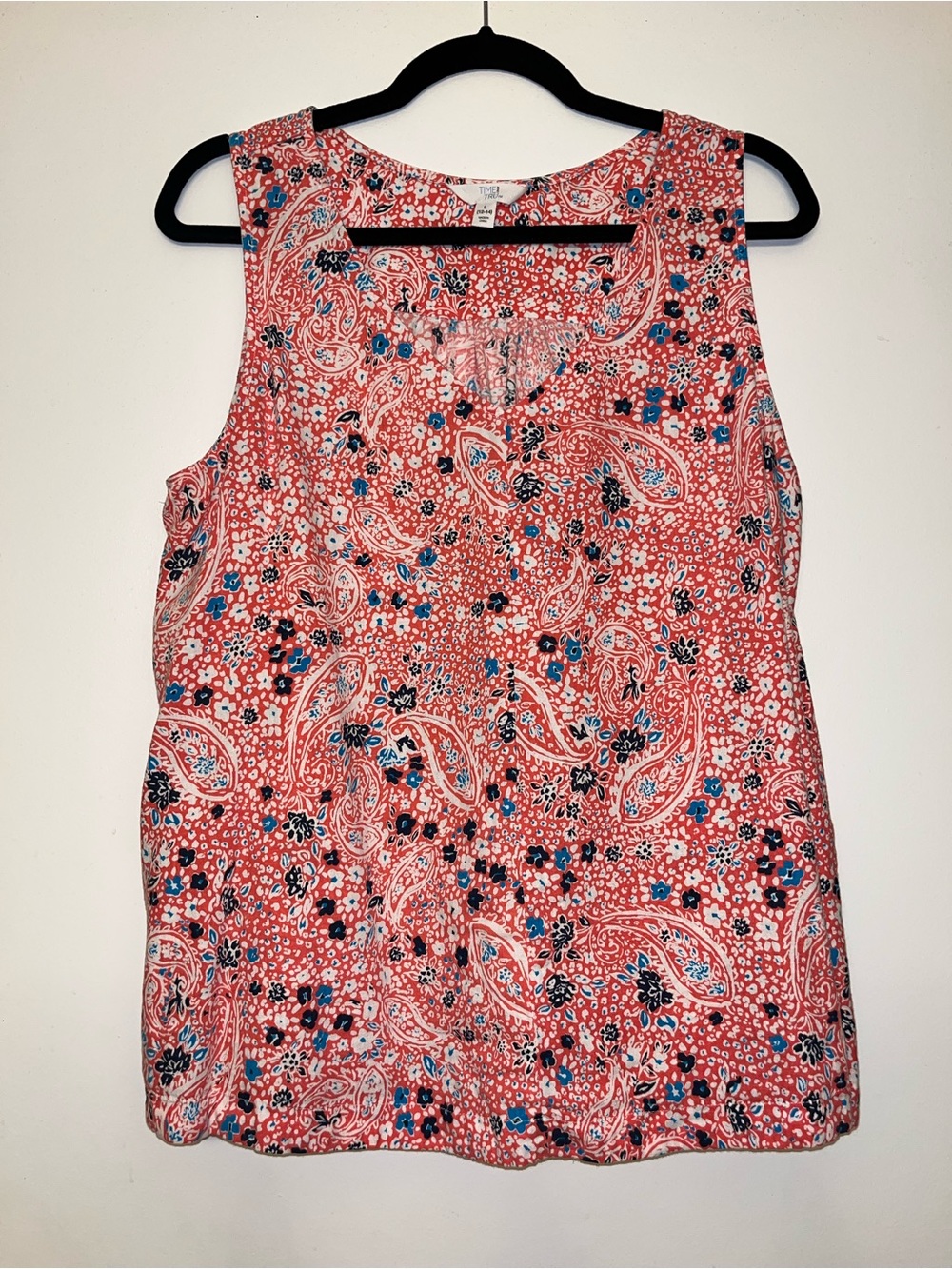 Time and Tru Women’s Linen Sleeveless Floral Top